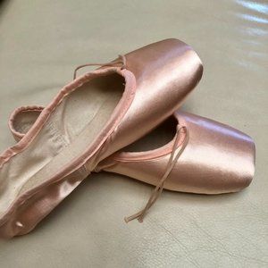 NWT Suffolk Spotlight Ballet Pointe Shoes Size 6.5XN